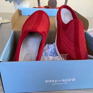 EASY- SPIRIT TRAVELTIME  RED MULES SZ 8.5 LIKE NEW